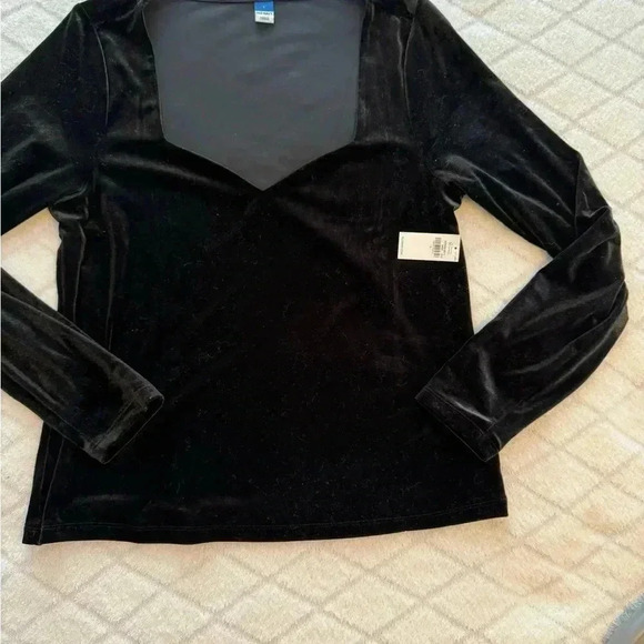 NWT old Navy black velour/velvet top size large - Picture 2 of 6